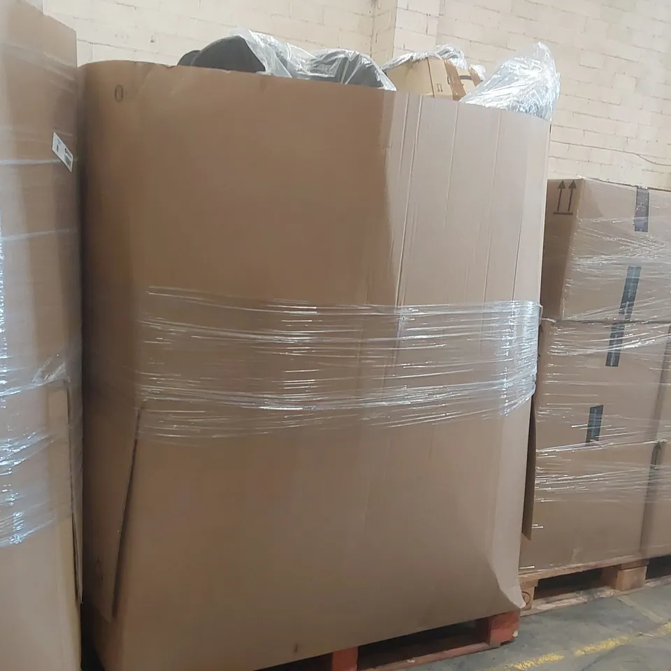 PALLET CONTAINING A VERY LARGE QUANTITY OF ASSORTED PILLOWS AND RELATED BEDDING/COMFORT PRODUCTS ECT