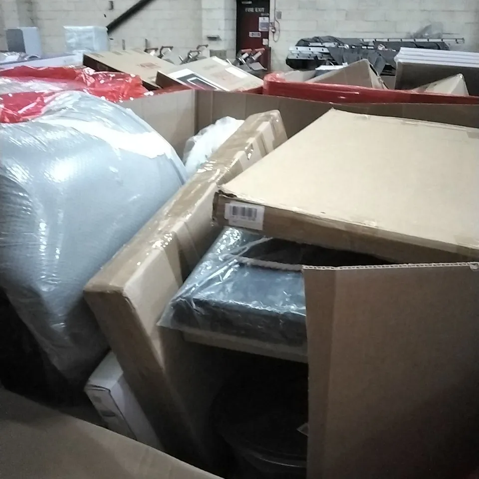 PALLET OF HOUSEHOLD ITEMS TO INCLUDE BEEFEATER NUTCRACKER, CHILDREN'S TRIKE, PILATES BOARD, MIRROR  AND OTHER ASSORTED ITEMS...
