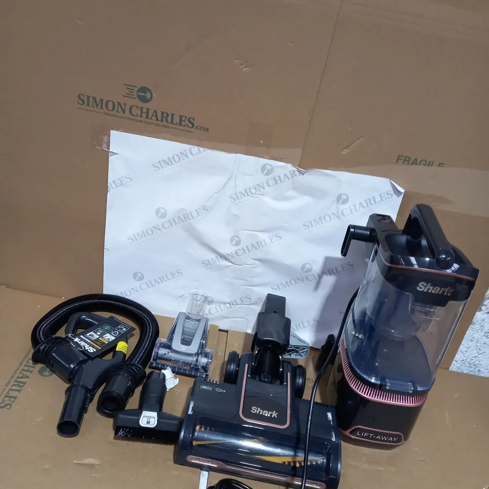 SHARK ANTI HAIR WRAP UPRIGHT PET-HAIR VACUUM