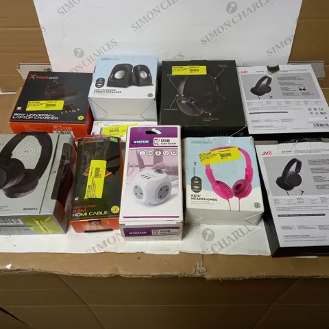 LOT OF APPROX. 10 ASSORTED TECH ITEMS TO INCLUDE HEADPHONES, SPEAKERS, EXTENSION PLUGS ETC