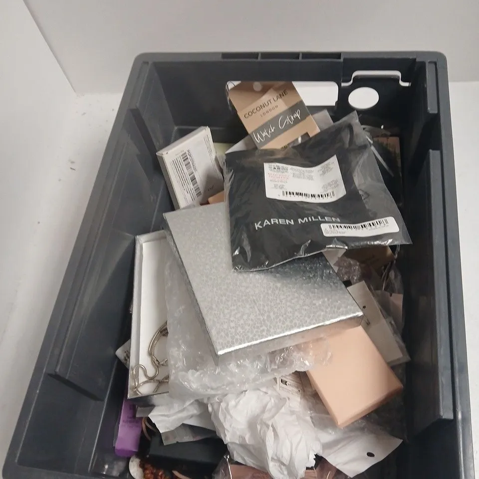 TOTE OF APPROXIMATELY 20 ASSORTED JEWELLERY ITEMS TO INCLUDE: LOOKWORLD WATCH 