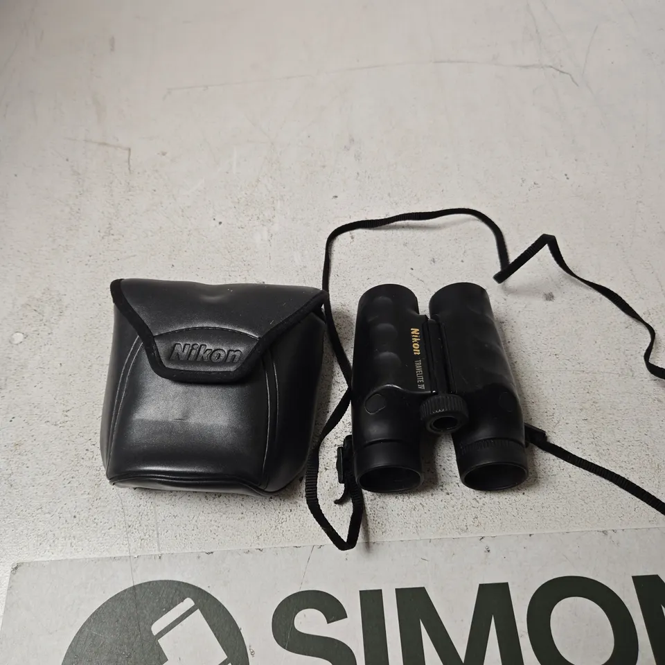NIKON TRAVELITE IV BINOCULARS WITH CASE