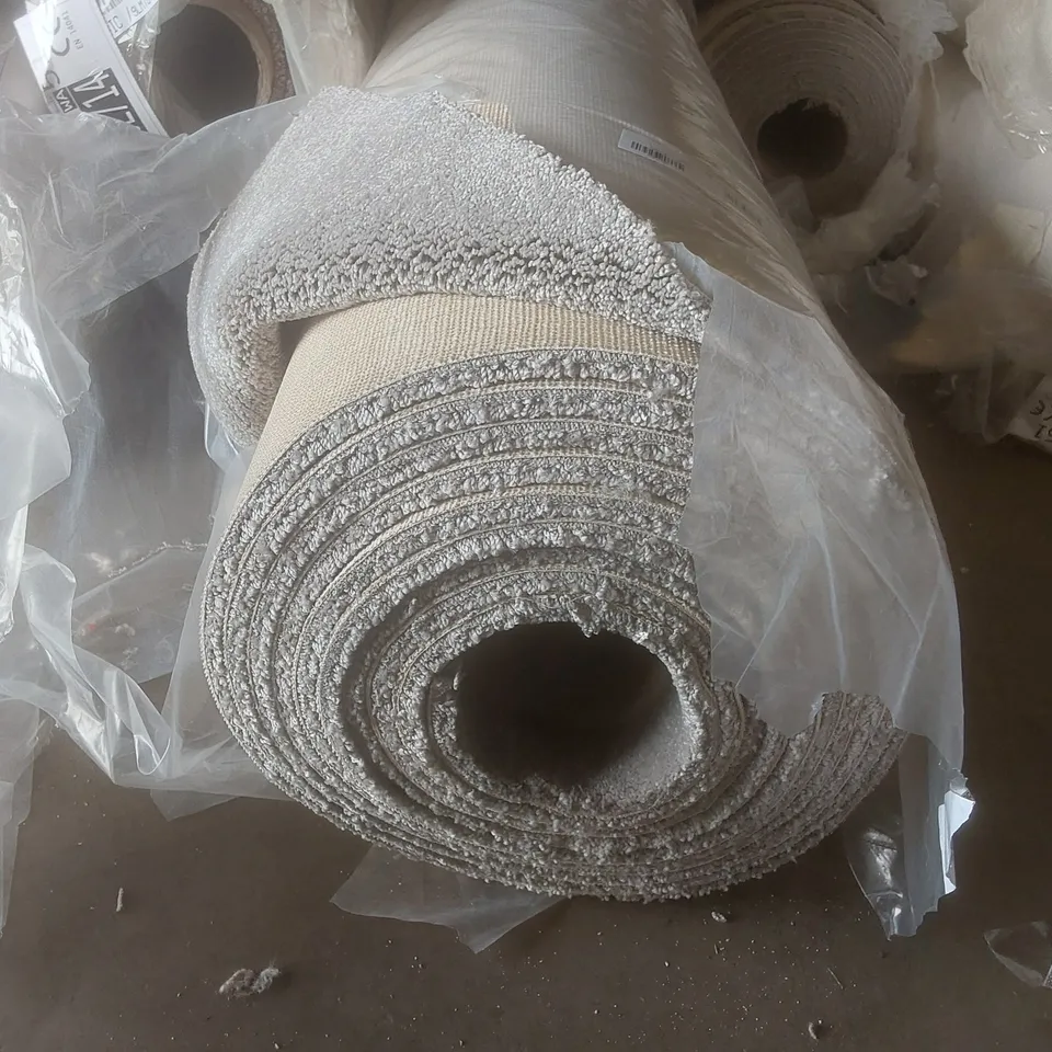 ROLL OF QUALITY FIRST IMPRESSIONS VISION CARPET // SIZE: APPROX 5 X 7.5m