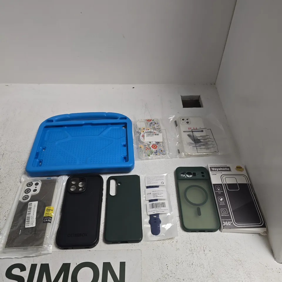 TOTE OF APPROXIMATELY 15 ASSORTED PHONE AND TABLET ACCESSORIES INCLUDING VOYAHULLE PROTECTIVE CASE FOR IPHONE 14, AN APPLE WATCH STRAP FOR SERIES 10 AND A SAMSUNG S23 ULTRA CASE