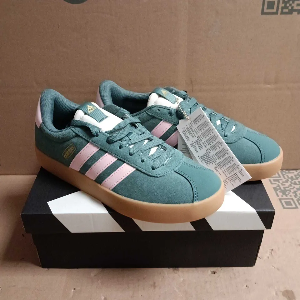 ADIDAS VL COURT 3.0 SNEAKERS – 5.5