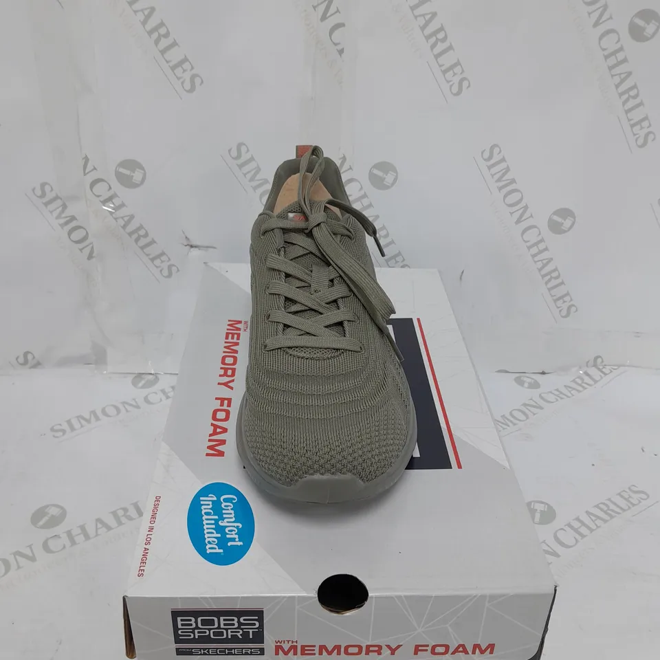 BOXED PAIR OF SKETCHERS GREY TRAINERS SIZE 7