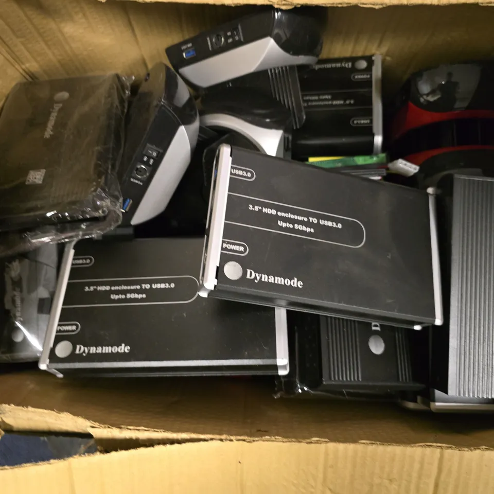 BOX OF APPROXIMATELY 12 ASSORTED ITEMS TO INCLUDE - DYNAMODE 3.5 HDD ENCLOSURE TO USB 3.0 , SATA HDD DOCKING STATION ETC