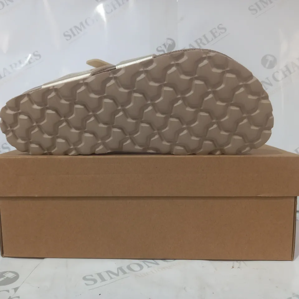 BOXED PAIR OF BONOVA SANDALS IN METALLIC GOLD COLOUR SIZE 6
