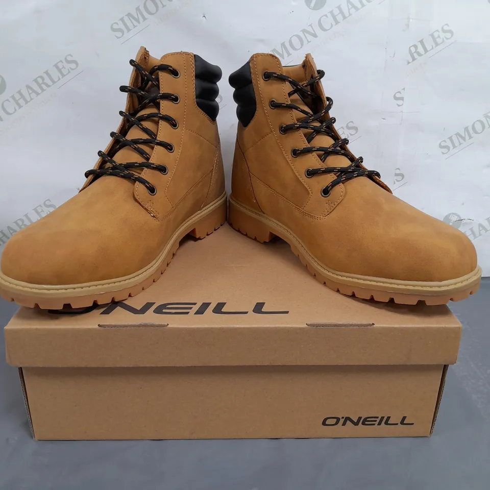 BOXED PAIR OF O'NEILL EL CAPITAN BOOTS IN TAN UK SIZE 9
