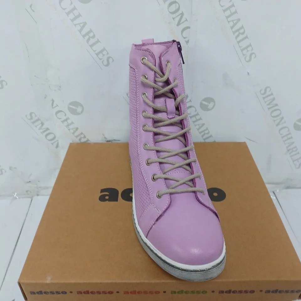 BOXED PAIR OF ADESSO BOOTS SIZE 7