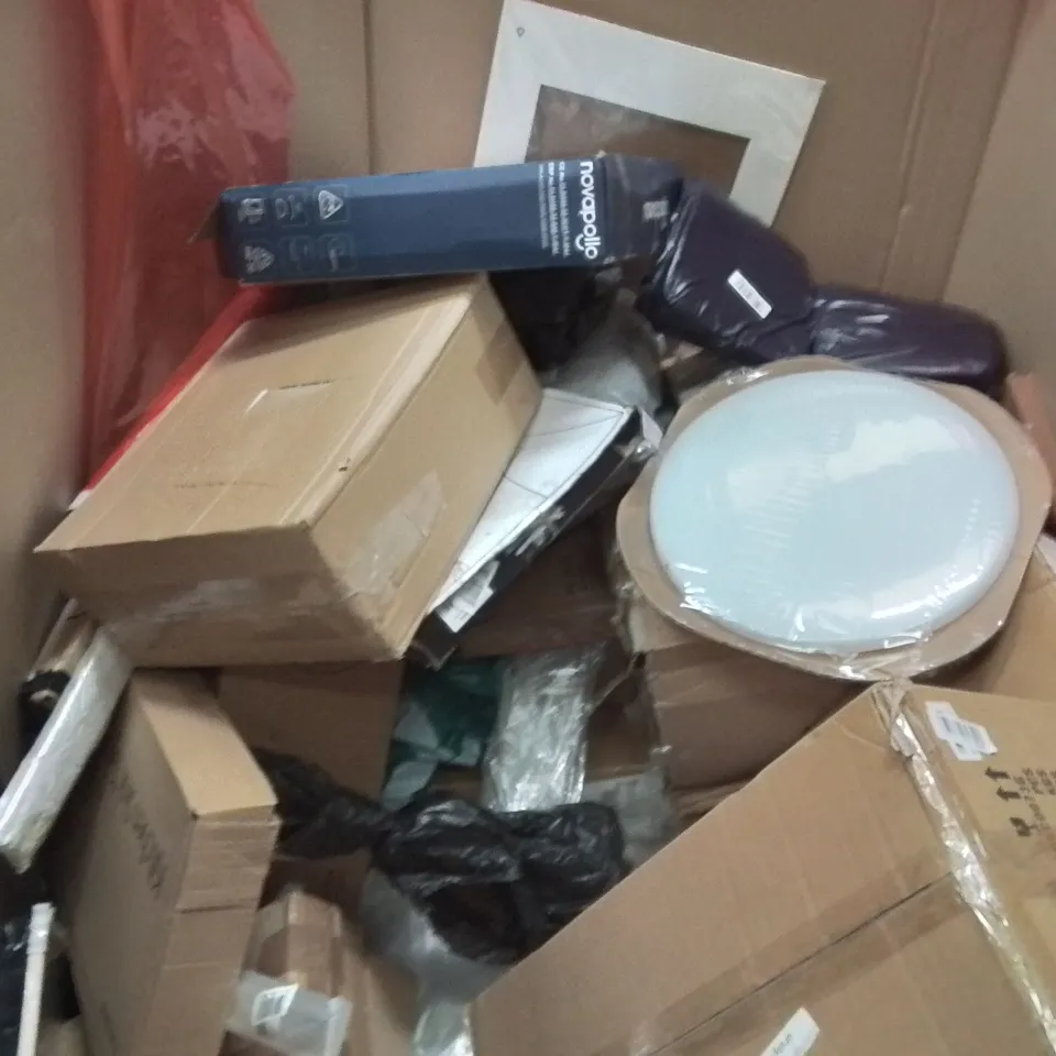 PALLET OF ASSORTED HOUSEHOLD GOODS AND PRODUCTS TO INCLUDE;CEILING LIGHT,MAT,CANVAS PRINT 