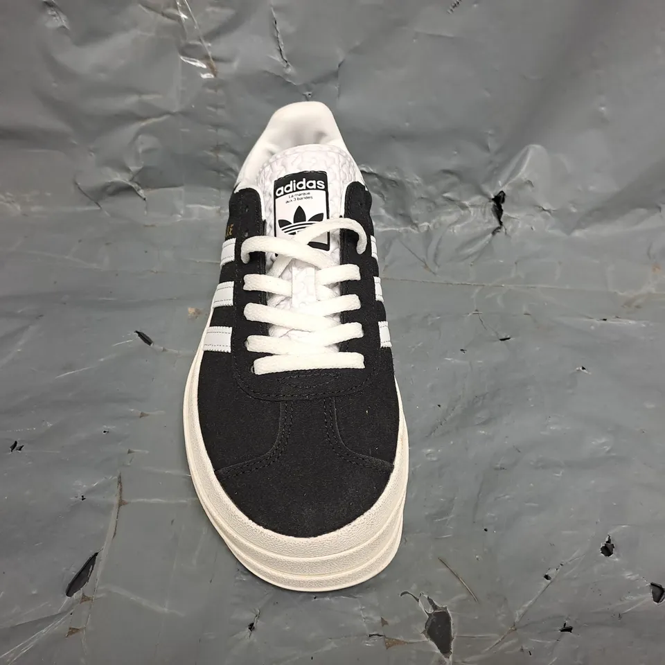 PAIR OF ADIDAS GAZELLE SHOES IN BLACK/WHITE SIZE UK 3.5