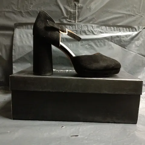 BOXED PAIR OF PHASE EIGHT SUEDE PLATFORM BLOCK HEELS IN BLACK SIZE UK 5