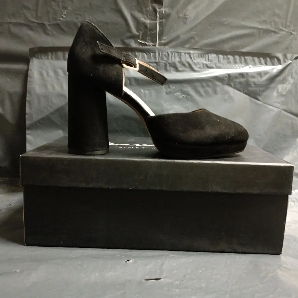 BOXED PAIR OF PHASE EIGHT SUEDE PLATFORM BLOCK HEELS IN BLACK SIZE UK 5
