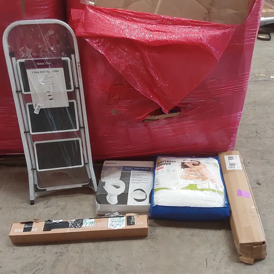 PALLET OF ASSORTED ITEMS TO INCLUDE: MATTRESS TOPPER, STEP LADDERS, POP-UP TENT, SAMSUNG TV FRAME ECT