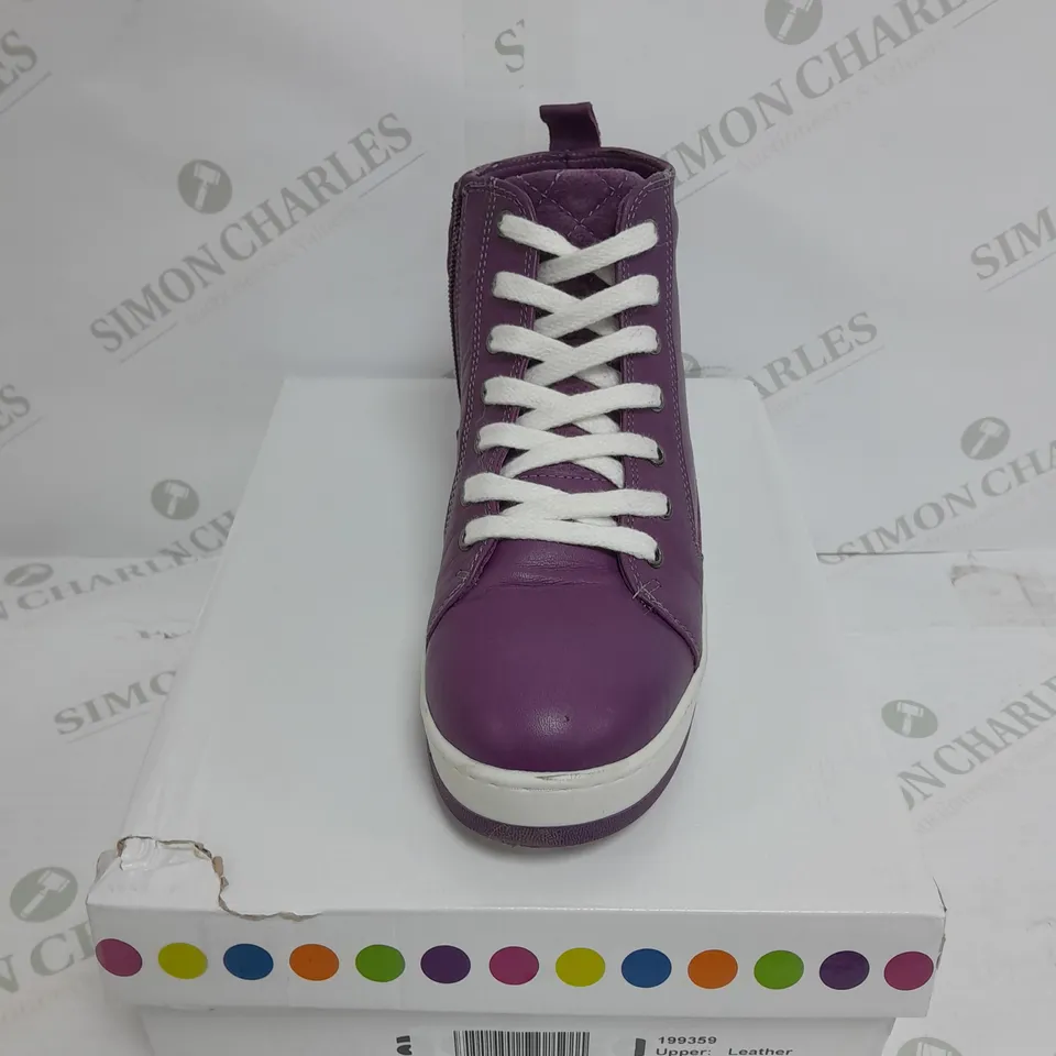 UNBOXED PAIR OF ADE LEATHER TOP TRAINER PURPLE BOOT SIZE 5