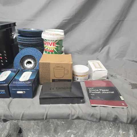 APPROXIMATELY 25 ASSORTED HOMEWARE & HARDWARE ITEMS