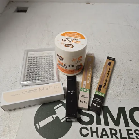 APPROXIMATELY 15 ASSORTED HEALTH & BEAUTY PRODUCTS TO INCLUDE COCOA BUTTER, MISSHA, TOOTHBRUSH ETC 