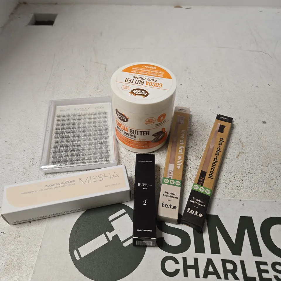 APPROXIMATELY 15 ASSORTED HEALTH & BEAUTY PRODUCTS TO INCLUDE COCOA BUTTER, MISSHA, TOOTHBRUSH ETC