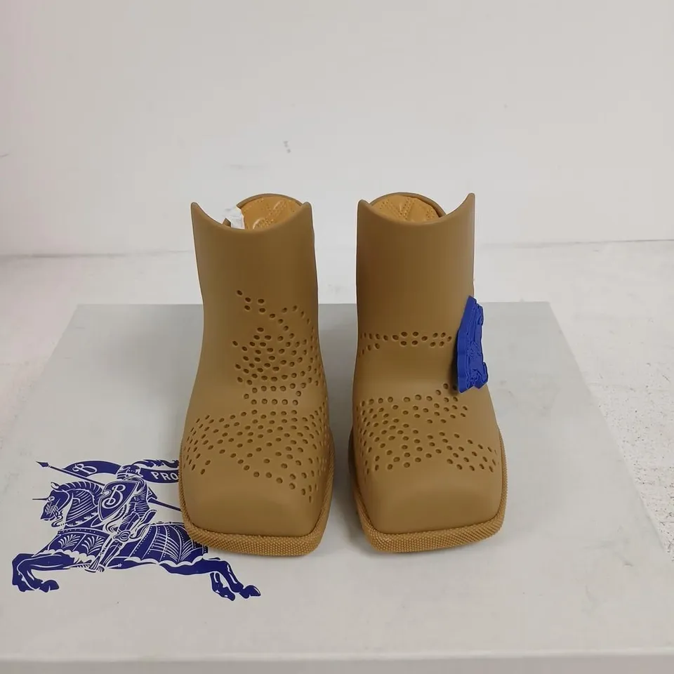BURBERRY RUBBER MULE ON RUBBER SOLE – BEIGE, UK 2 (EU 35)