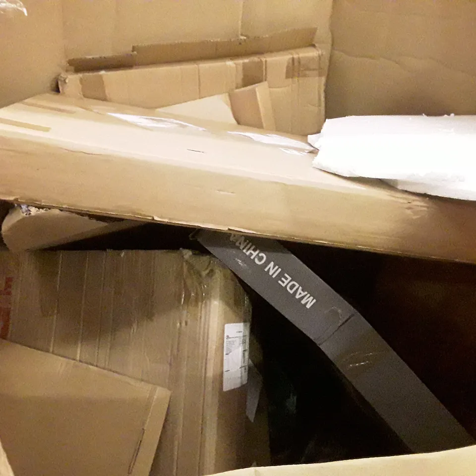 PALLET OF ASSORTED PRODUCTS INCLUDING ELECTRIC CLOTHES DRYER, PC TROLLEY, AIRER CLOTHES DRYER, 20" CHRISTMAS WREATH 