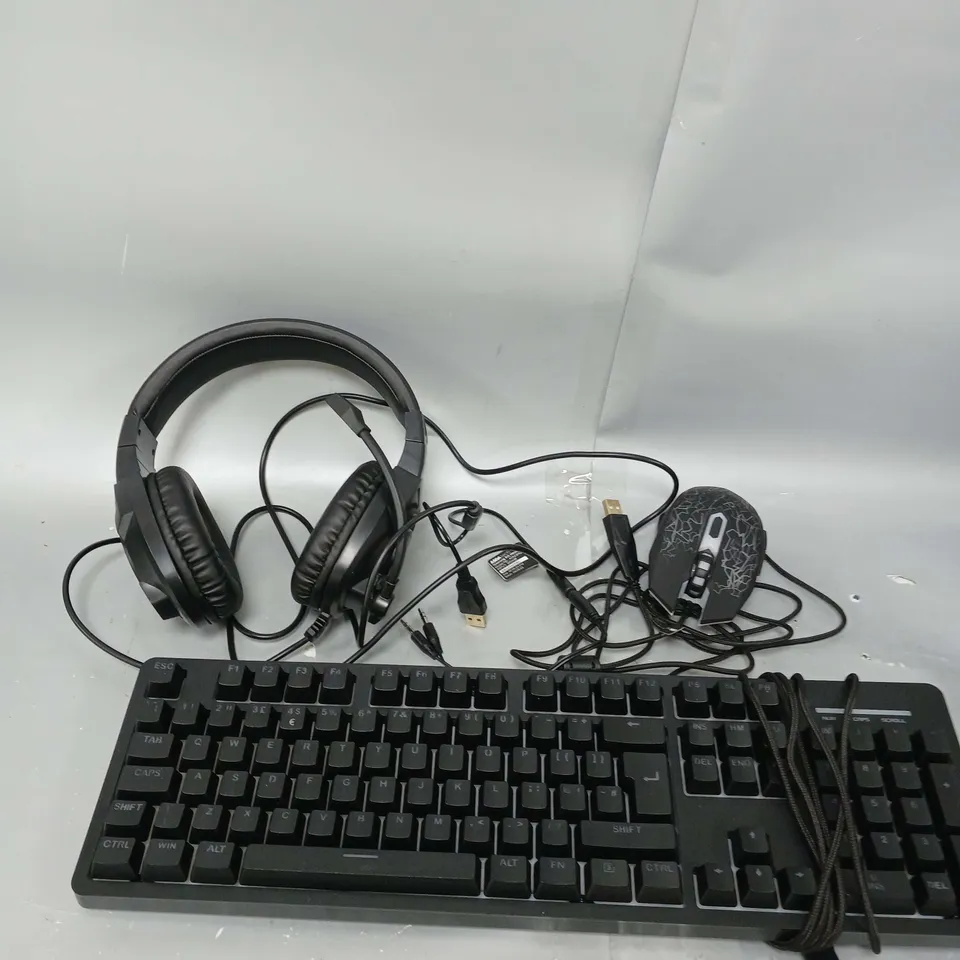 BOXED TECH GAMING KIT WITH MOUSE , KEYBOARD AND HEADPHONES 