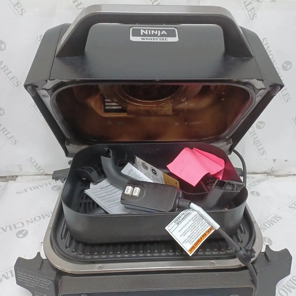 BOXED NINJA WOODFIRE ELECTRIC BBQ GRILL & SMOKER OG701UKQ
