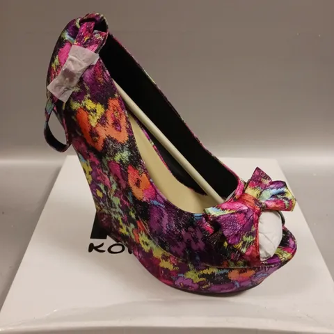 LOT OF 5 BOXED PAIRS OF KOI COUTURE WEDGE HEELED SHOES IN FUCHIA SATIN - VARIOUS SIZES