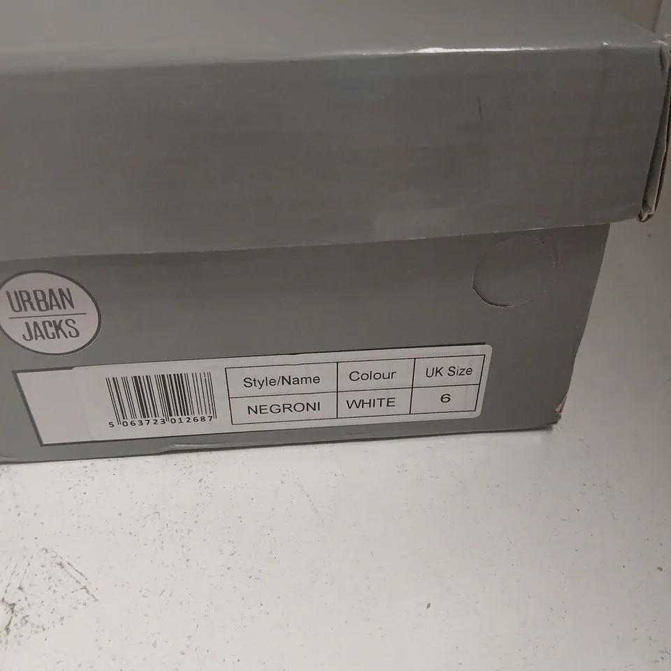 URBAN JACKS NEGRONI SLIP-ON TRAINERS, WHITE, UK SIZE 6 – BOXED