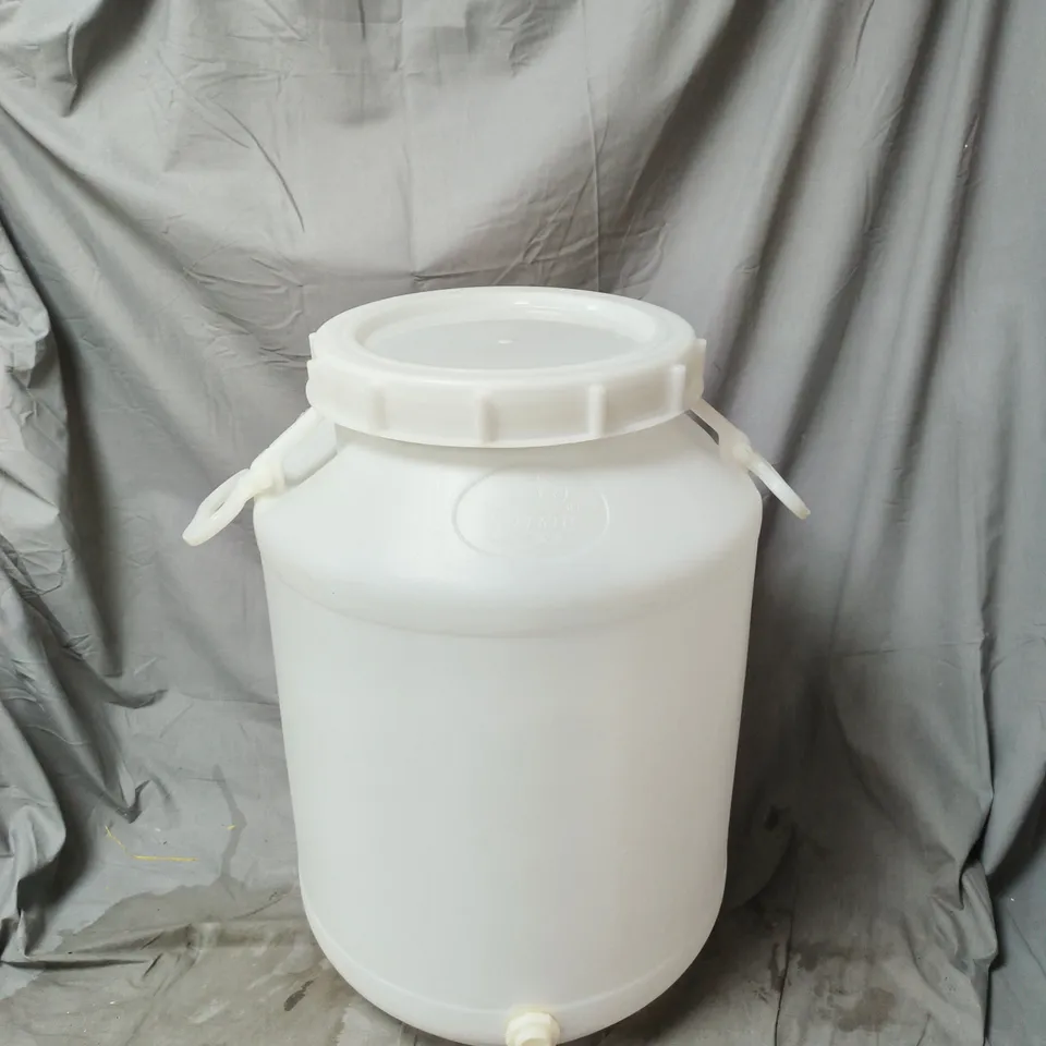 PLASTIC WATER STORAGE CONTAINER WITH TAP – WHITE, SCREW-CAP LID