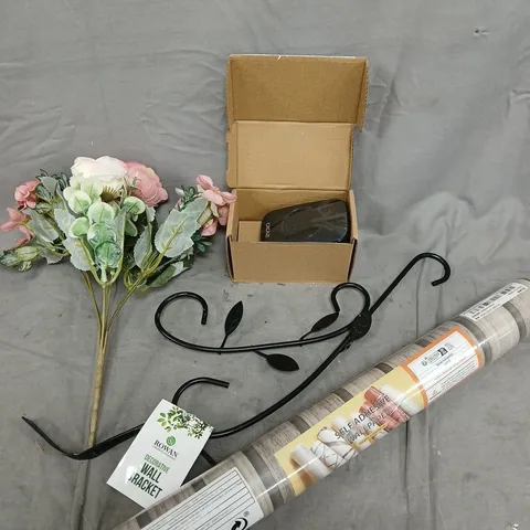 APPROXIMATELY 10 ASSORTED HOUSEHOLD PRODUCTS TO INCLUDE HOME DECOR, WIRELESS DOORBELL, WALLPAPER ETC 