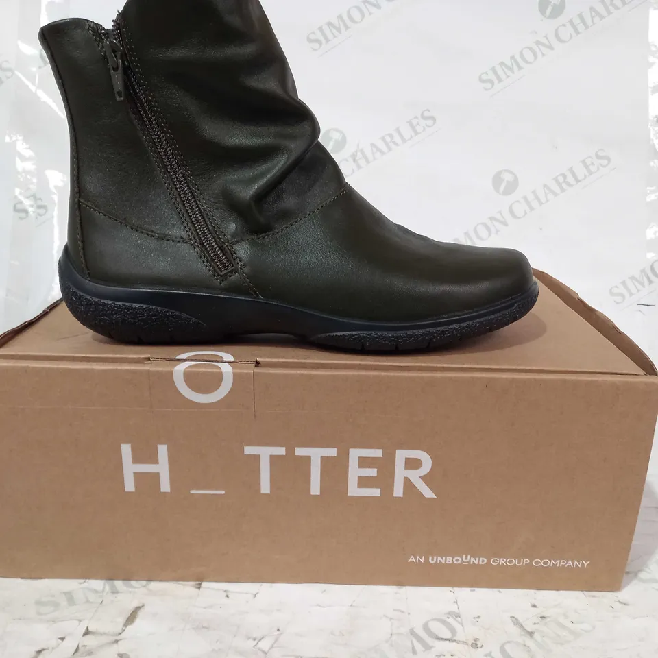 BOXED PAIR OF HOTTER WHISPER SIDE-ZIP ANKLE BOOTS IN GREEN UK SIZE 6