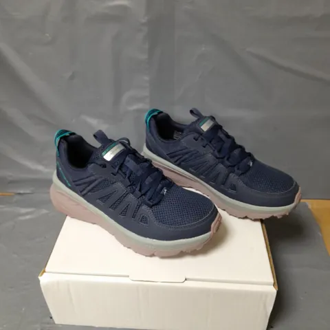 SKECHERS OUTDOOR CASCADE TRAINERS - NAVY - SIZE 5