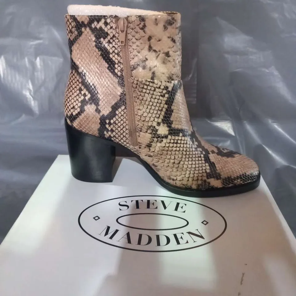 BOXED STEVE MADDEN TENLEY BEIGE COMBO ANKLE BOOTS SIZE 8