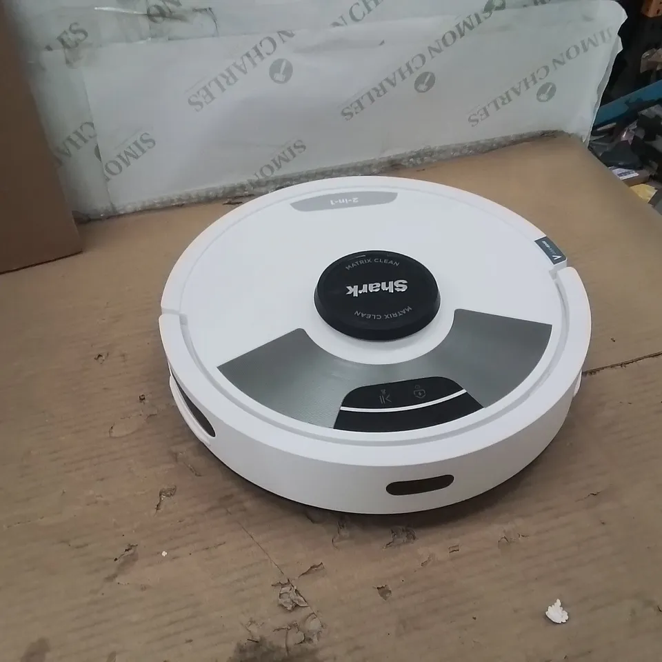 BOXED SHARK MODEL RV26202EUK MATRIX PLUS CORDLESS ROBOT VACUUM CLEANER & MOP 2-IN-1 WHITE COLOUR