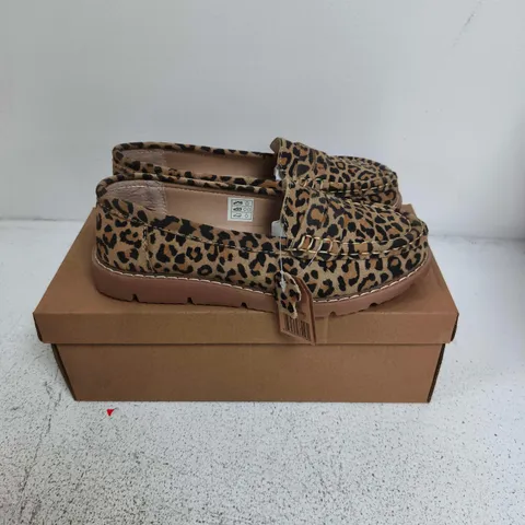 BOXED PAIR OF JO & JOE SHOES IN LEOPARD - SIZE 4