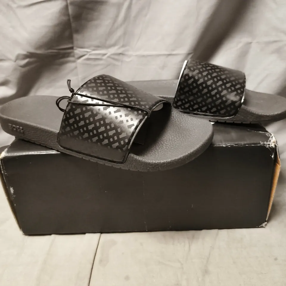 BOXED PAIR OF BOSS SLIDERS IN BLACK SIZE EU 44