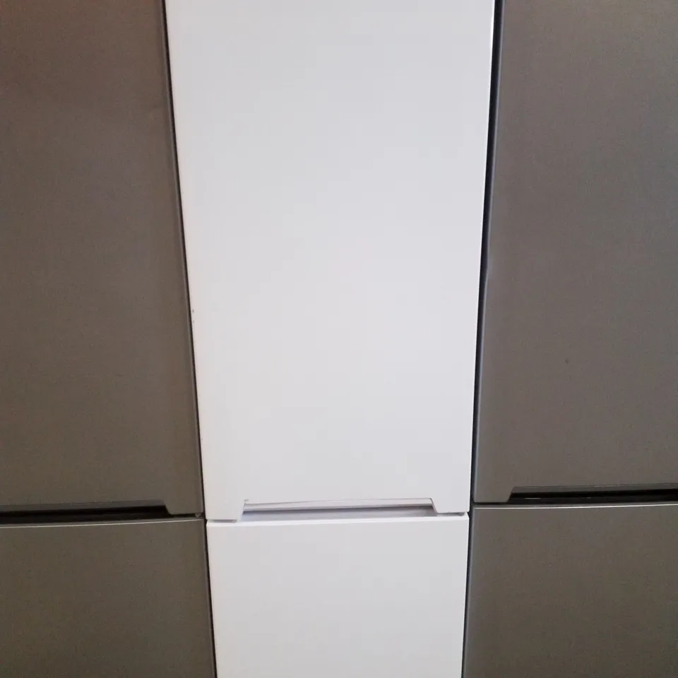  RUSSELL HOBBS RH180FFFF55 FREESTANDING FROST FREE FRIDGE FREEZER WITH ADJUSTABLE THERMOSTAT & FEET, 70/30 279L, 180CM HIGH, LED LIGHT, WHITE