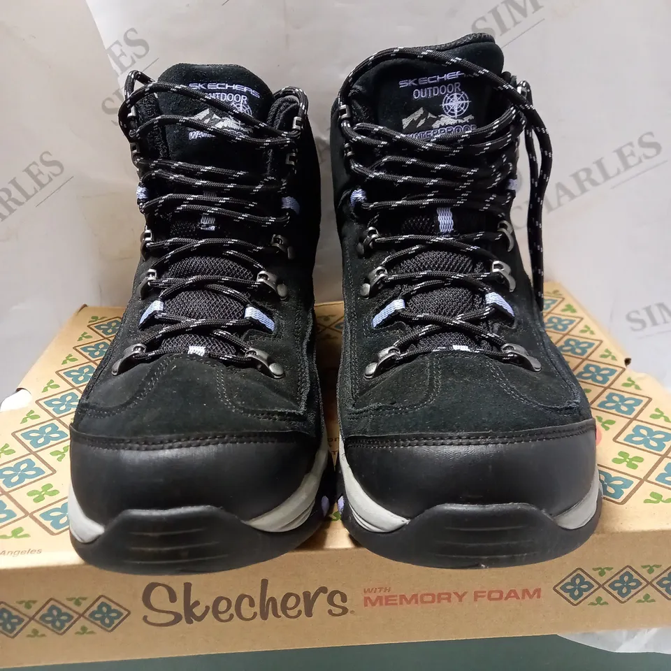 SKECHERS ALPH WATERPROOF BLACK BOOTS - SIZE 8
