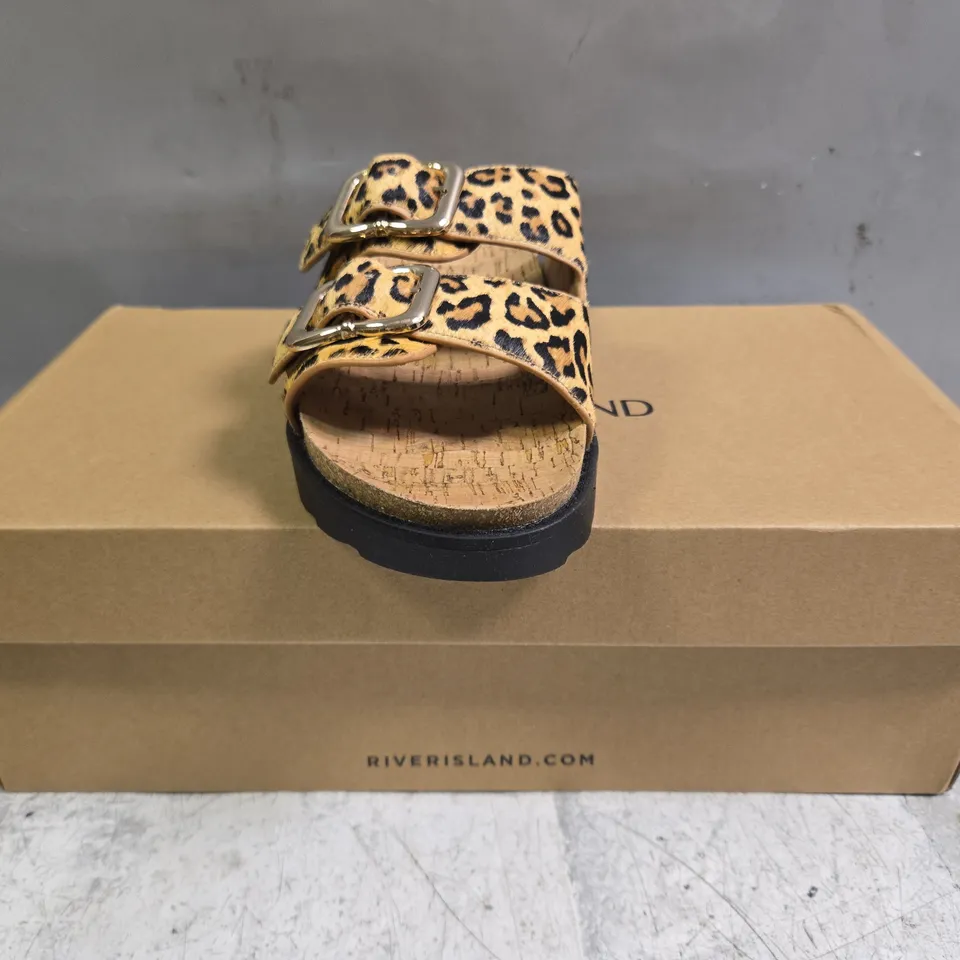 BOXED PAIR OF RIVER ISLAND OPEN TOE SANDALS IN LEOPARD PRINT SIZE UK 5