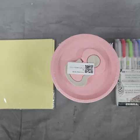 APPROXIMATELY 10 ASSORTED HOUSEHOLD ITEMS TO INCLUDE ZEBRA HIGHLIGHTERS, ETC