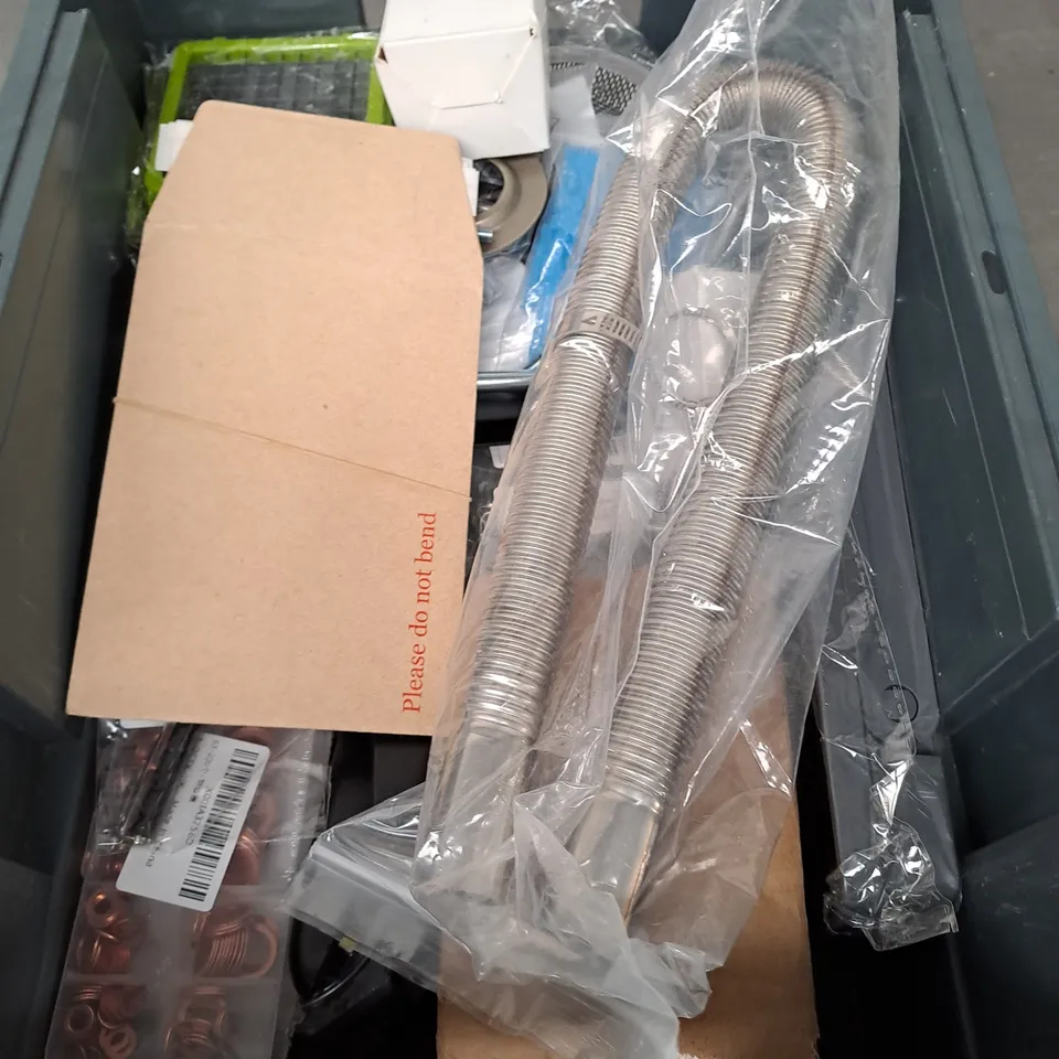 APPROXIMATELY 15 ASSORTED HOUSEHOLD PRODUCTS TO INCLUDE SURFACE WIPES, LED LIGHTS, SHAVER ADAPTER ETC 