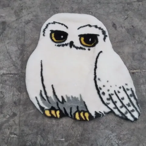 QUALITY DESIGNER AREA RUG - APPROXIMATELY 80CM X 65CM OWL SHAPED  