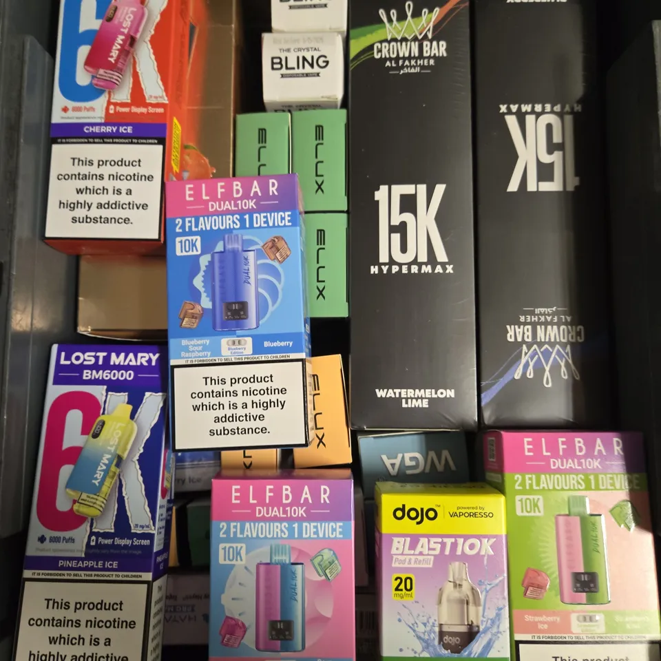 APPROXIMATELY 20 ASSORTED E-CIGARETTE & VAPING ITEMS IN VARIOUS BRANDS 