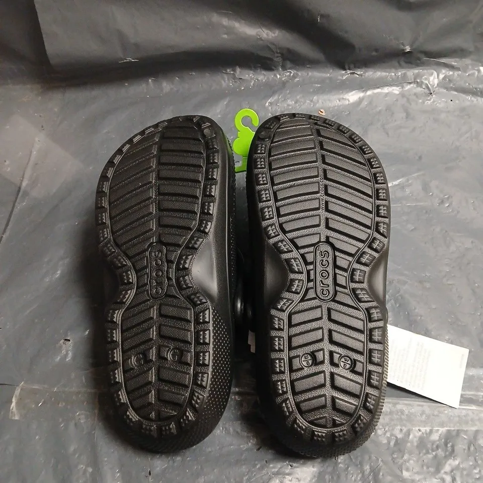CROCS CLASSIC LINED CLOG – BLACK M5 W6. UNBOXED