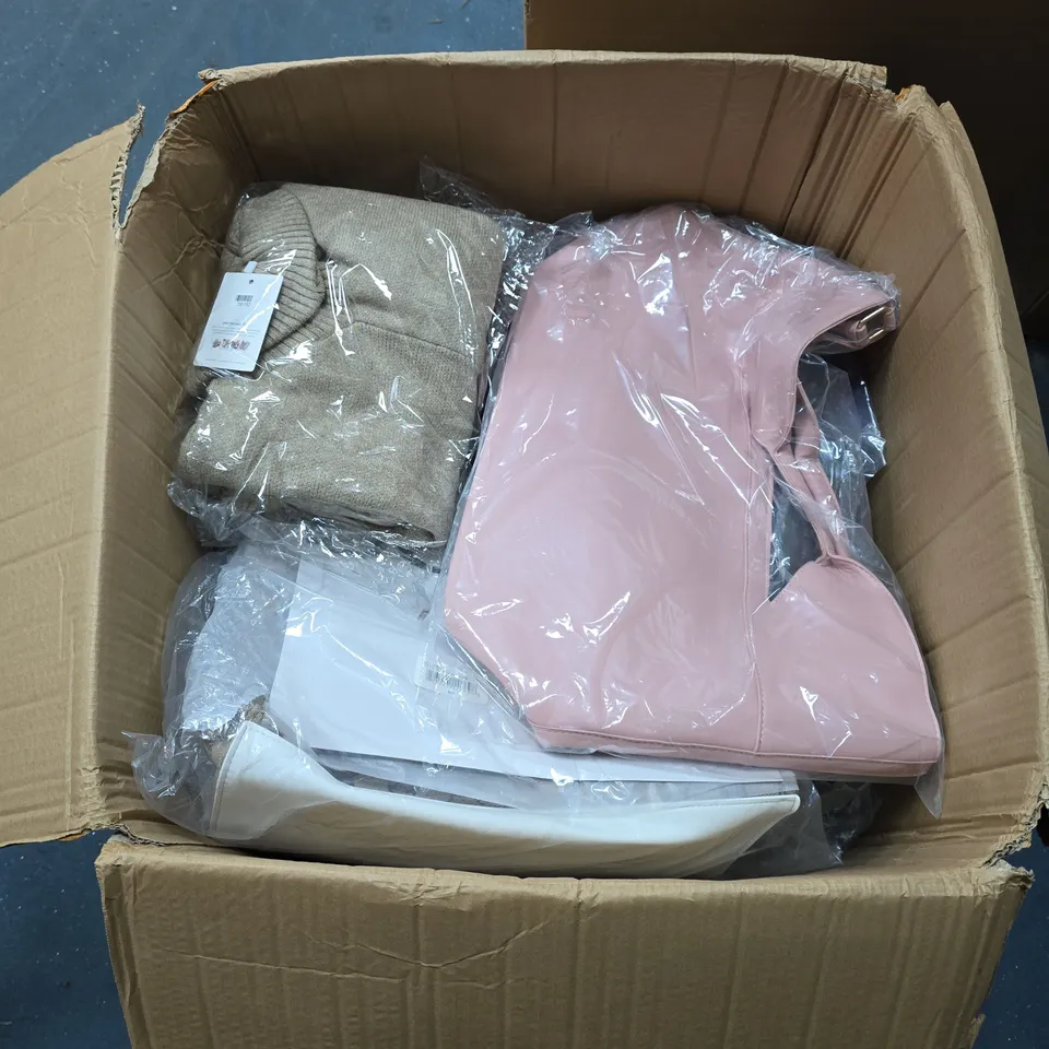 BOX OF APPROXIMATELY 10 ASSORTED CLOTHING AND ACCESSORIES ITEMS 