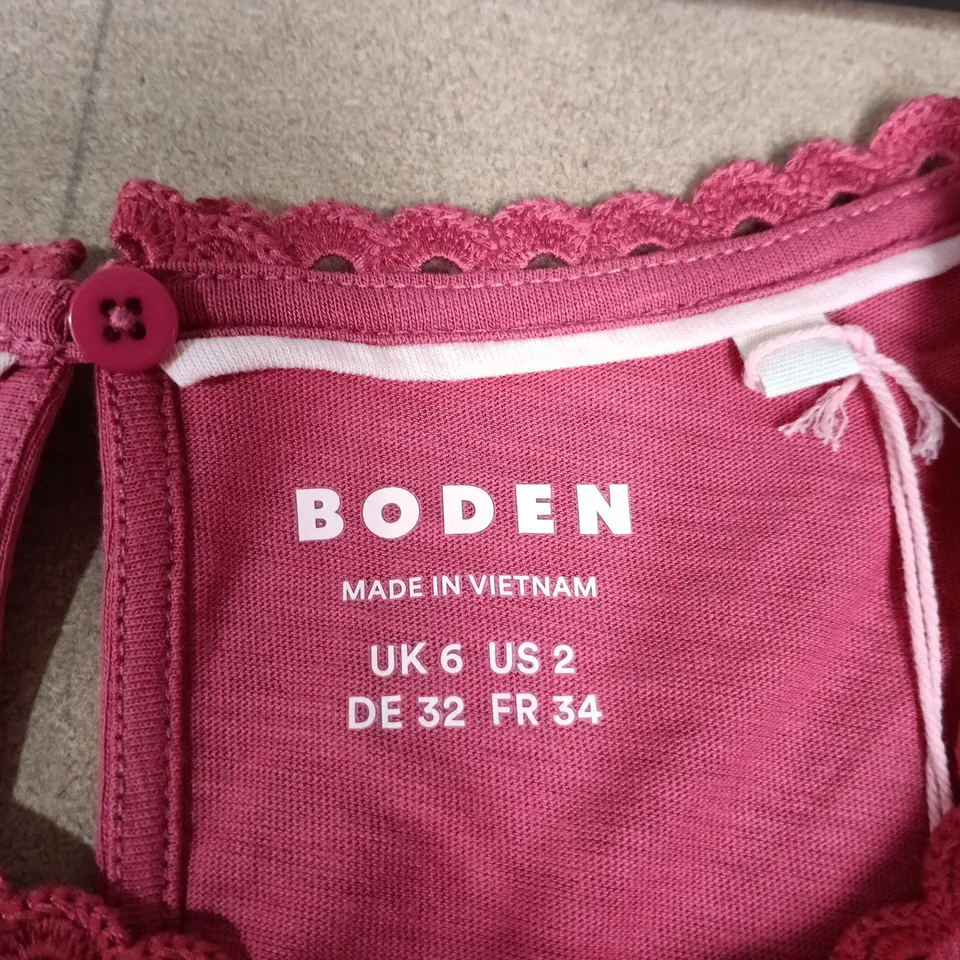 BODEN ALI TRIM T-SHIRT – RED, UK 6 (US 2 / DE 32 / FR 34)