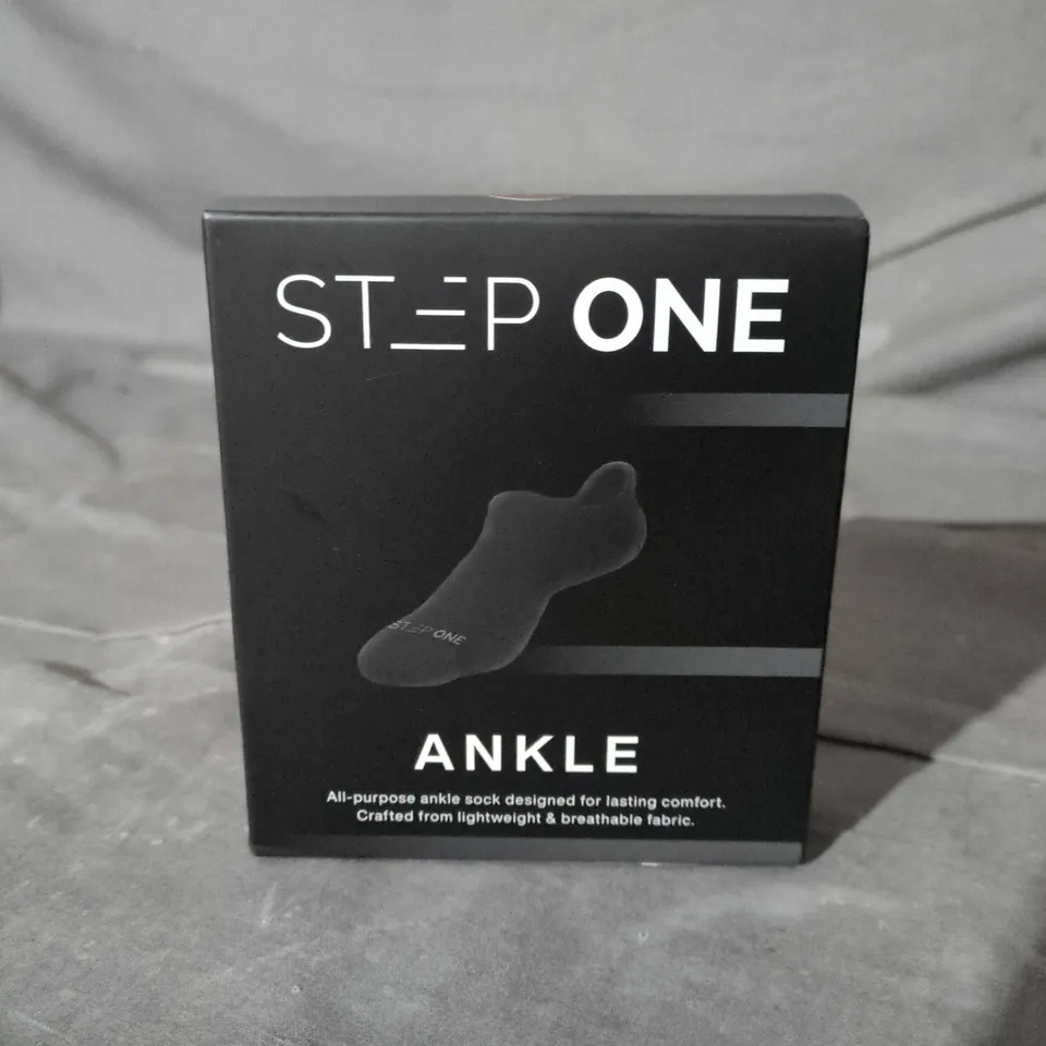 BOXED AND SEALED STEP ONE ANKLE SOCKS IN BLACK - XL