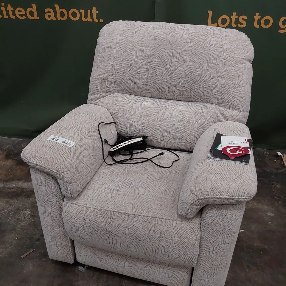 QUALITY BRITISH DESIGNER G PLAN CHADWICK DUEL ELEVATE EASY CHAIR CORAL MULTI FABRIC