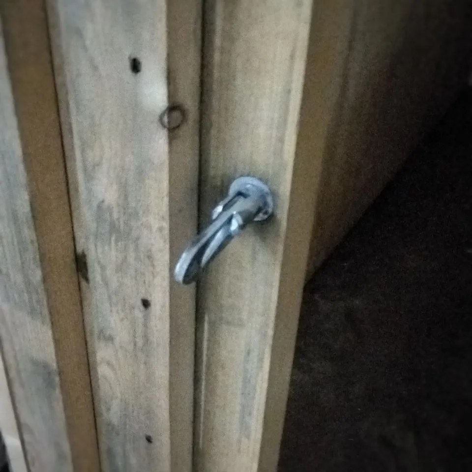 LARGE WOODEN PALLETISED SHIPPING CONTAINER WITH LOCKABLE DOOR APPROXIMATELY 200X 100 X 220CM